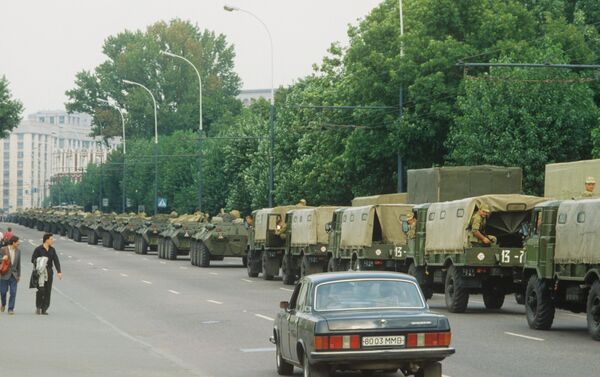 آليات عسكرية في موسكو في أغسطس 1991 - سبوتنيك عربي
