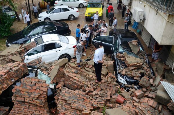 حطام وركام إثر أمطار غزيرة في يولين بإقليم شنشي، الصين 15 أغسطس/ آب 2016 - سبوتنيك عربي