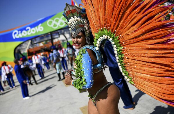 أولمبياد ريو 2016 - راقصة السامبا في البرازيل، 14 أغسطس/ آب 2016 - سبوتنيك عربي