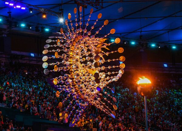 وداعاً ريو 2016 - الشعلة الأولمبية في استاد ماراكانا خلال مراسم انتهاء الألعاب الأولمبية الصيفية الـ 31 في ريو دي جانيرو، 21 أغسطس/ آب 2016 - سبوتنيك عربي