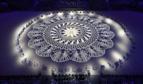 وداعاً ريو 2016 - فنانون أثناء العرض المسرحي استاد ماراكانا خلال مراسم انتهاء الألعاب الأولمبية الصيفية الـ 31 في ريو دي جانيرو، 21 أغسطس/ آب 2016 - سبوتنيك عربي