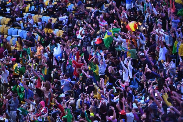 وداعاً ريو 2016 - جماهير استاد ماراكانا خلال مراسم انتهاء الألعاب الأولمبية الصيفية الـ 31 في ريو دي جانيرو، 21 أغسطس/ آب 2016 - سبوتنيك عربي