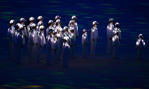 وداعاً ريو 2016 - فنانون خلال أداء مسرحي في استاد ماراكانا خلال مراسم انتهاء الألعاب الأولمبية الصيفية الـ 31 في ريو دي جانيرو، 21 أغسطس/ آب 2016 - سبوتنيك عربي