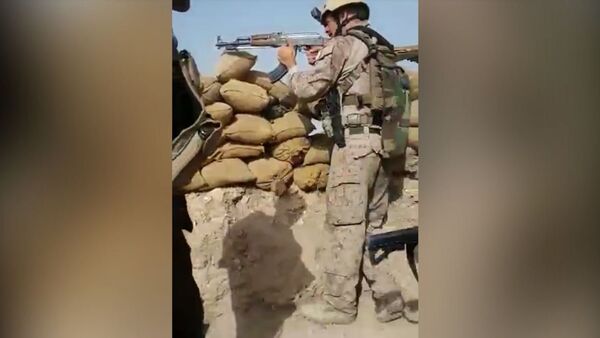 جندي أمريكي يستخدم بندقية كلاشنكوف لصد هجوم لـداعش في سنجار - سبوتنيك عربي