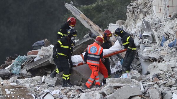 ارتفاع عدد ضحايا زلزال ايطاليا إلى أكثر من 240 قتيلا ومئات الجرحى - سبوتنيك عربي
