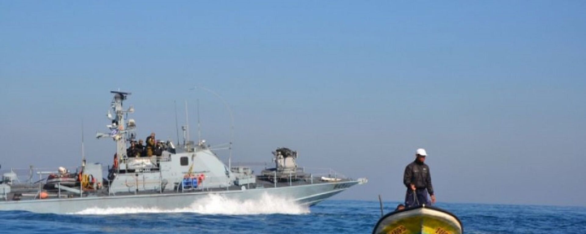 القوات الإسرائيلية تطارد الصيادين الفلسطينيين قبالة شاطئ قطاع غزة - سبوتنيك عربي, 1920, 27.03.2024