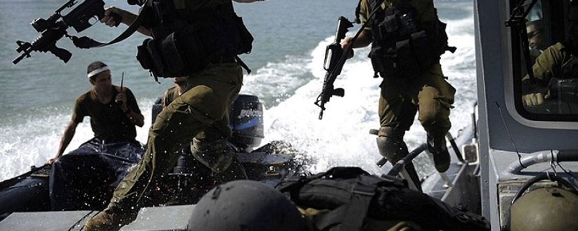 القوات الإسرائيلية تطارد الصيادين الفلسطينيين قبالة شاطئ قطاع غزة - سبوتنيك عربي, 1920, 23.01.2023