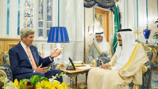 العاهل السعودي الملك سلمان يلتقي وزير الخارجية الأميركي جون كيري في جدة - سبوتنيك عربي