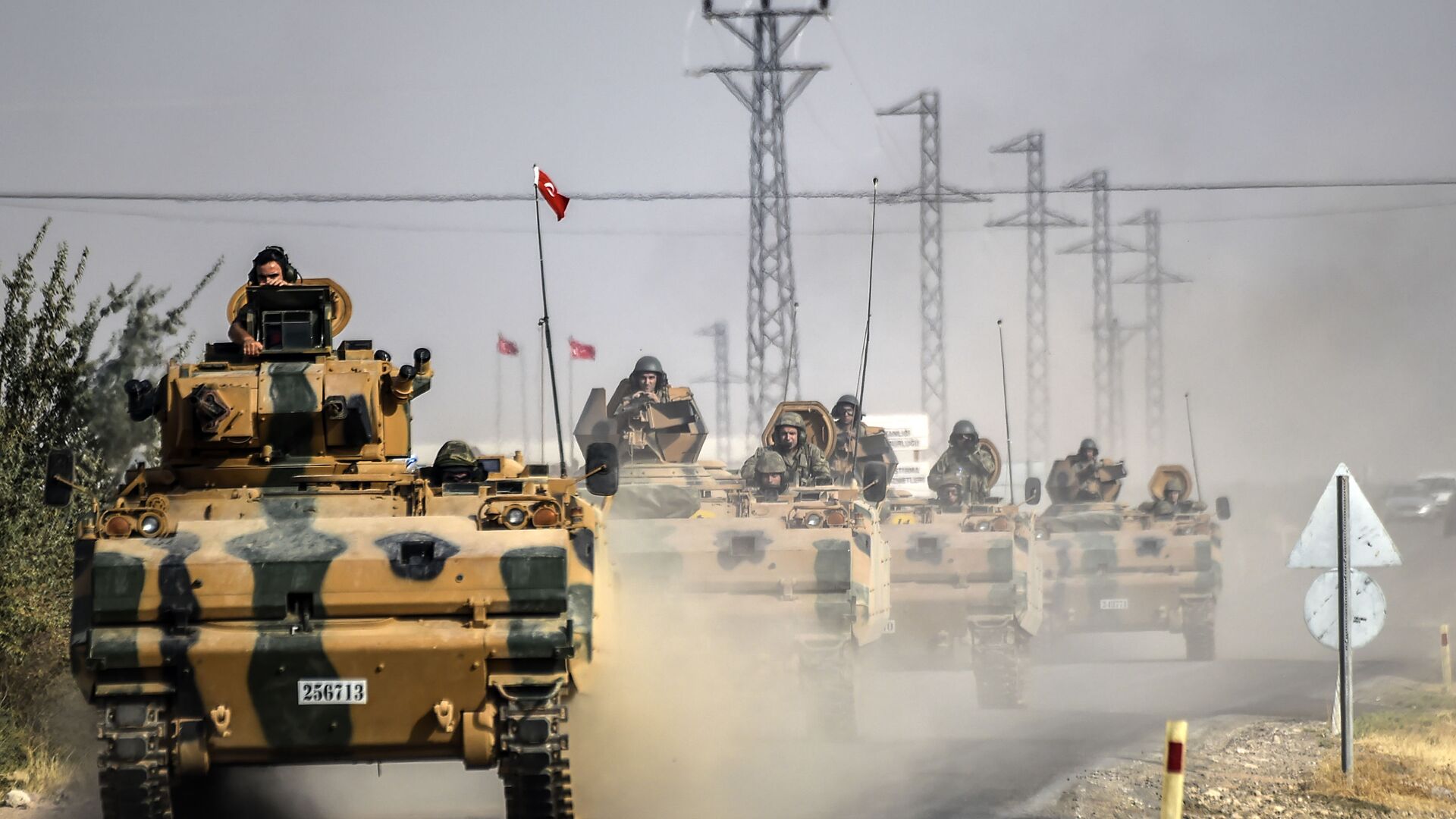 دبابات الجيش التركي على مشارف الحدود السورية التركية، وذلك قبيل الدخول ومحاربة الارهابيين في جرابلس السورية، 25 أغسطس/ آب 2016 - سبوتنيك عربي, 1920, 24.11.2022