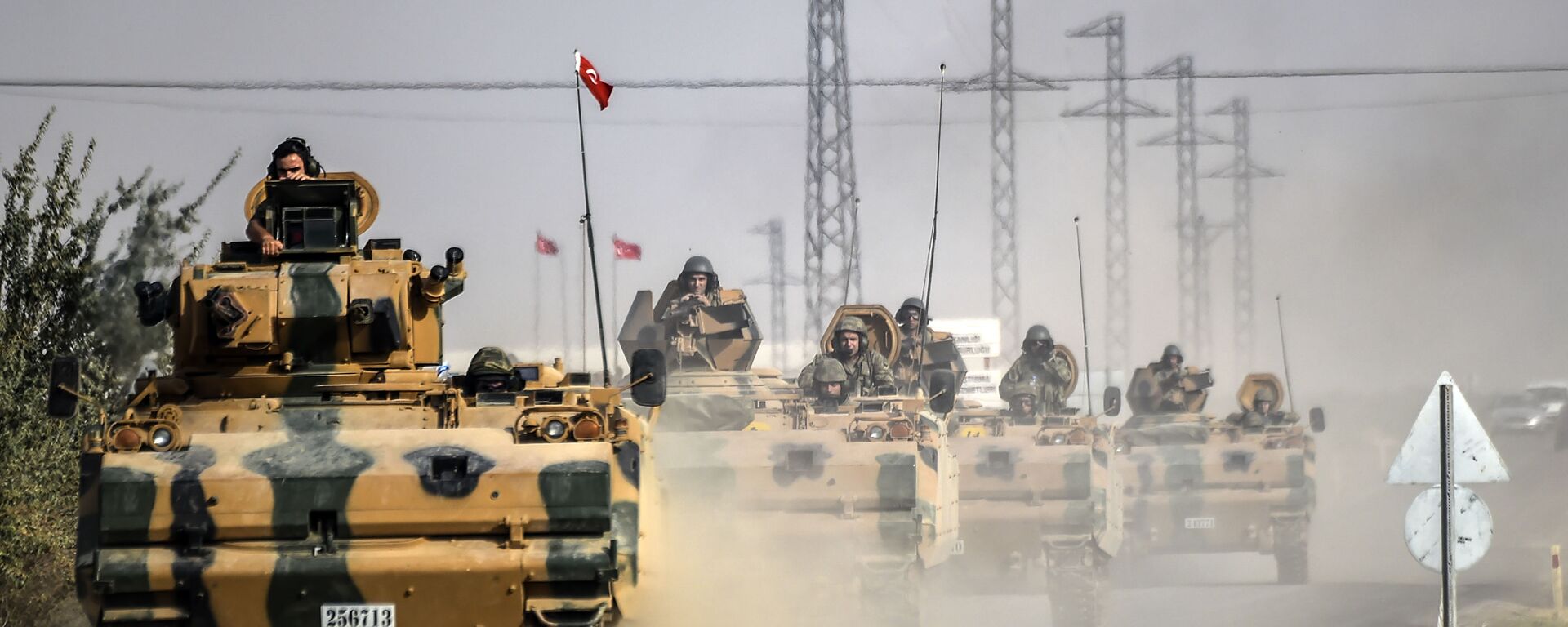 دبابات الجيش التركي على مشارف الحدود السورية التركية، وذلك قبيل الدخول ومحاربة الارهابيين في جرابلس السورية، 25 أغسطس/ آب 2016 - سبوتنيك عربي, 1920, 24.11.2022