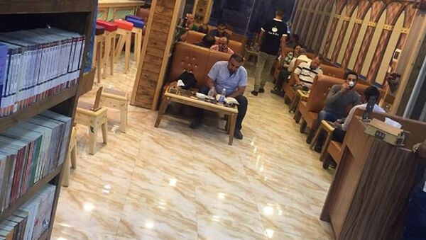 مقهى قهوة وكتاب في بغداد - سبوتنيك عربي