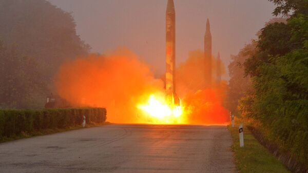 الجيش الكوري الشمالي يطلق صاروخا بالستيا - سبوتنيك عربي