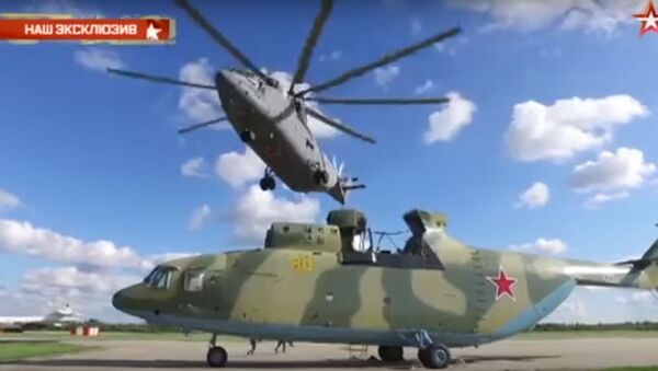 أضخم هليكوبتر روسية فى العالم تنقل طائرة هائلة - سبوتنيك عربي