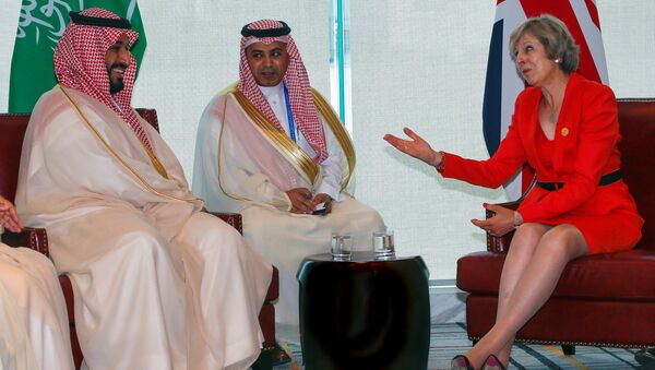 Britain's Prime Minister Theresa May (R) and Saudi Arabia's Deputy Crown Prince Mohammed bin Salman (L) meet ahead of G20 Summit in Hangzhou, Zhejiang province, China, September 4, 2016. - سبوتنيك عربي