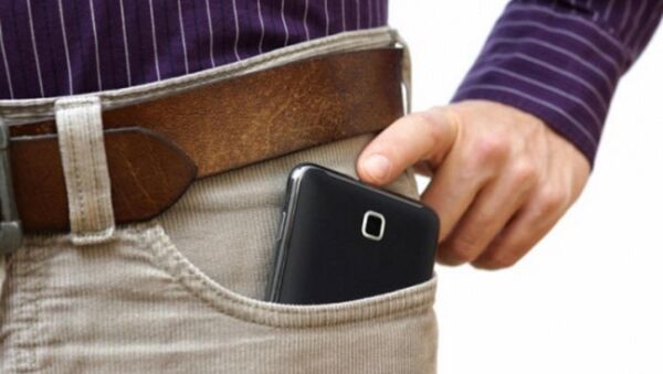 مخاطر وضع هاتفك في جيب بنطالك! - سبوتنيك عربي