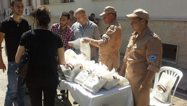 مساعدات انسانية روسية سورية مشتركة في ريف حمص الغربي - سبوتنيك عربي