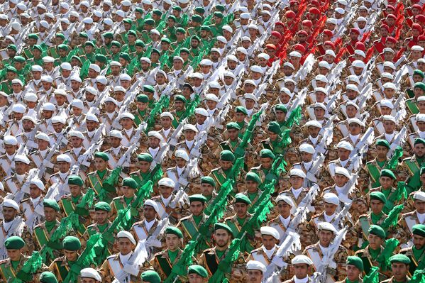 الإستعراض العسكري الإيراني بمناسبة ذكرى الحرب العراقية الإيرانية - سبوتنيك عربي