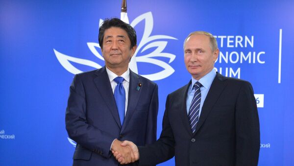 Japanese Prime Minister's Shinzo Abe  and Russian President Vladimir Putin - سبوتنيك عربي