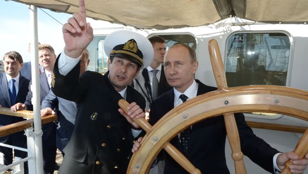 الرئيس الروسي فلاديمير بوتين على متن سفينة شراعية ناديجدا (الأمل) في سوتشي - سبوتنيك عربي