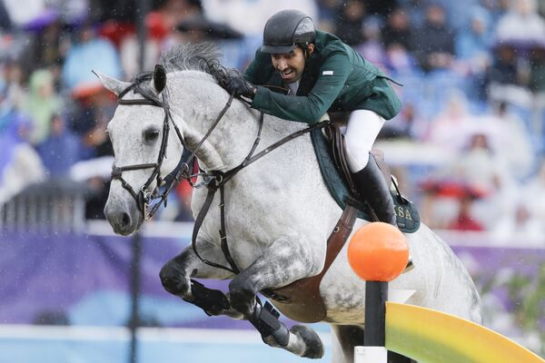 الأمير عبدالله آل سعود يركب حصانه دافوس (Davos )، خلال الألعاب الأولمبية الصيفية في لندن، 2012 - سبوتنيك عربي