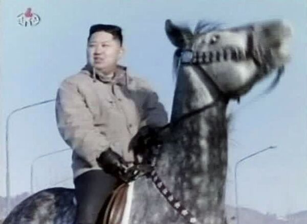 زعيم كوريا الشمالية كم جونغ أون يركب حصانا - سبوتنيك عربي