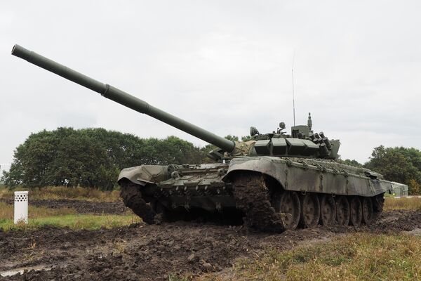 دبابة تي-72 ب.3  خلال التدريب الميداني في الحقل العسكري مولكينو في منطقة كراسنودارسكي كراي، روسيا - سبوتنيك عربي