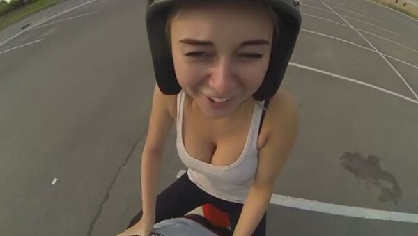 فتاة روسية تركب دراجة رياضية - سبوتنيك عربي