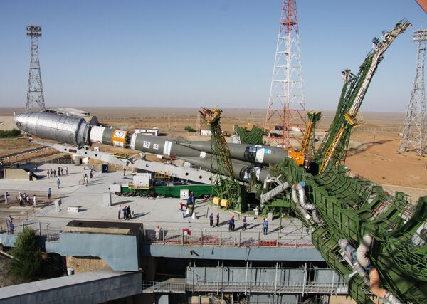إطلاق صاروخ سويوز 2.1 من منصة فريغات وكذلك 6 أقمار صناعية غلوباستار-2 من مركز الفضائي بايكونور. - سبوتنيك عربي