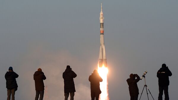 إطلاق صاروخ سويوز-اف.غ (Soyuz-FG) مع السفينة الفضائية سويوز ت.م.أ-19م (Soyuz TMA-19M) من مركز بايكونور الفضائية - سبوتنيك عربي