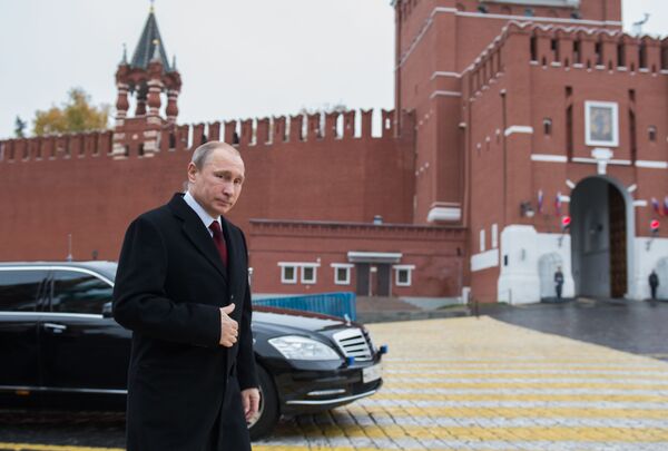الرئيس الروسي فلاديمير بوتين يصل الساحة الحمراء - سبوتنيك عربي