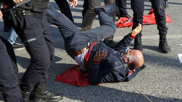 الشرطة التركية تشتبك مع المتظاهرين - سبوتنيك عربي