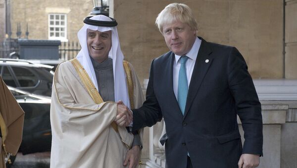 وزيرا الخارجية البريطانية بوريس جونسون والسعودي عادل الجبير - سبوتنيك عربي