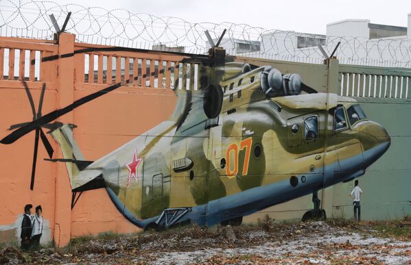 مروحية روسية على حائط مدينة بيرم - سبوتنيك عربي