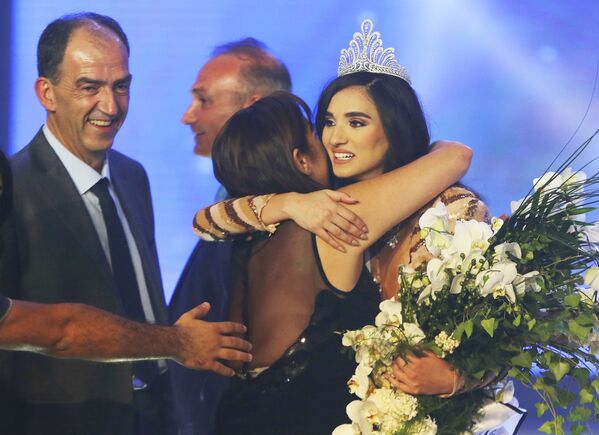اللبنانية ساندي تابت تفوز بلقب ملكة جمال لبنان لعام 2016، بيروت 22 أكتوبر/ تشرين الأول 2016 - سبوتنيك عربي