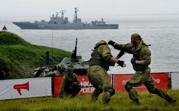 مشاركة أفراد القوات الخاصة الروسية من مشاة البحرية بأسطول المحيط الهادئ في فلاديفوستوك - سبوتنيك عربي