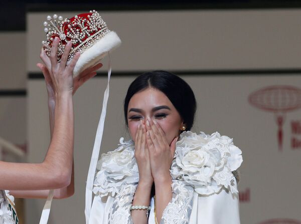 الفائزة بمسابقة ملكة الجمال الدولية من الفلبين كيليي فيرزوسا - سبوتنيك عربي