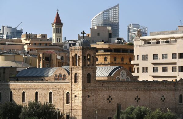 مشهد يطل على الكاتدرائية الأرثوذكسية اليونانية سانت جورج بساحة ليتوال (النجمة) في مدينة بيروت - سبوتنيك عربي