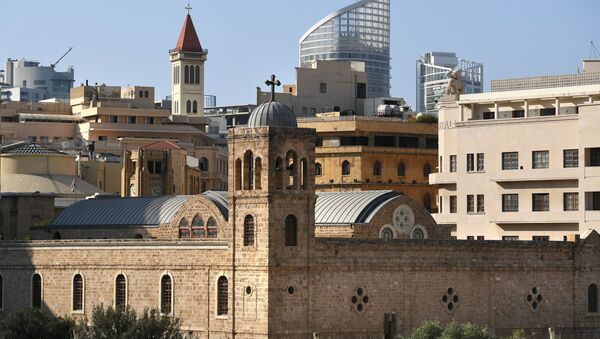  مشهد يطل على الكاتدرائية الأرثوذكسية اليونانية سانت جورج بساحة ليتوال (النجمة) في مدينة بيروت - سبوتنيك عربي
