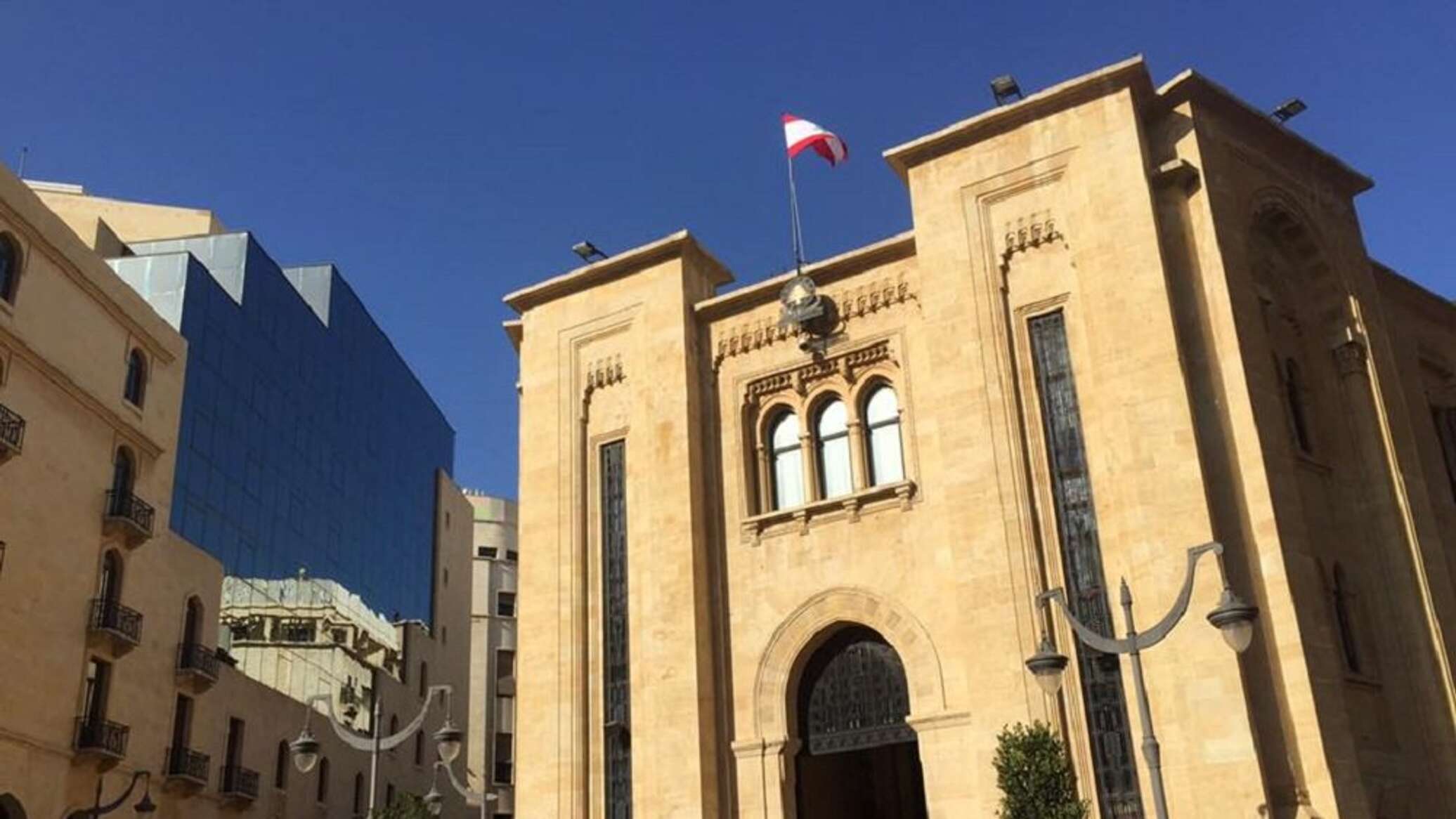 برلماني لبناني يوضح لـ"سبوتنيك" أسباب وتداعيات تمديد المجالس البلدية والاختيارية