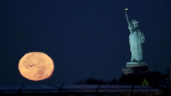 القمر العملاق في الولايات المتحدة الامريكية - سبوتنيك عربي