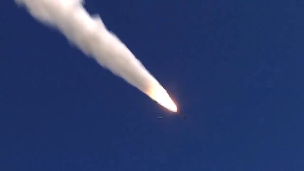 إطلاق الصاروخ المجنح أونيكس من منظومة الصواريخ الساحلية باستيون على مواقع الجماعات المسلحة غير المشروعة في سوريا - سبوتنيك عربي