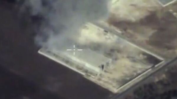 ضربة الصاروخ المجنح اونيكس على مستودع للأسلحة والمعدات العسكرية التابعة للجماعات المسلحة غير المشروعة في سوريا - سبوتنيك عربي