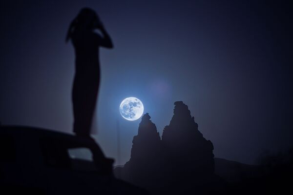 القمر العملاق في تبوك، السعودية، 14 نوفمبر/ تشرين الثاني 2016 - سبوتنيك عربي