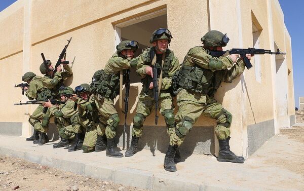 الجنود الروس خلال المناورات مع مصر عن قرب - سبوتنيك عربي