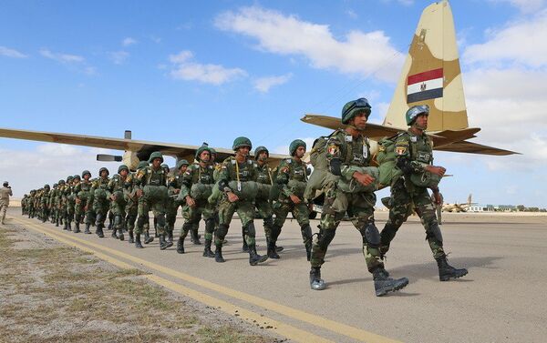 جنود مصر قبل القفز بالمظلات - سبوتنيك عربي