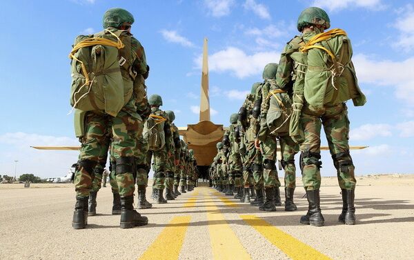 جنود مصر قبل علميات القفز بالمظلات - سبوتنيك عربي