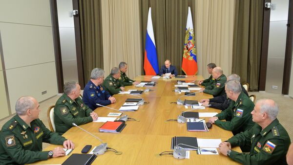 الرئيس بوتين يجتمع مع أركان وزارة الدفاع الروسية ومجمع الصناعات العسكرية - سبوتنيك عربي