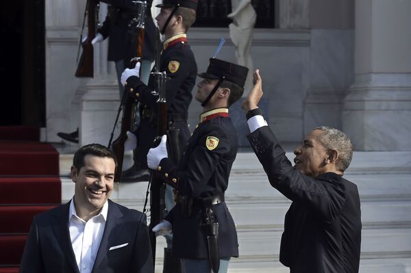رئيس وزراء اليونان ألكسيس تسيبراس ورئيس الولايات المتحدة باراك أوباما خلال زيارة الأخير إلى أثينا، 15 نوفمبر/ تشرين الثاني 2016 - سبوتنيك عربي