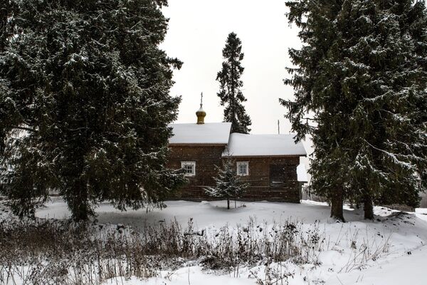 كنيسة باسم أيقونة مريم العذراء سمولينسكايا في قرية كينرما بحي برياجينسكي بجمهورية كاريليا - سبوتنيك عربي