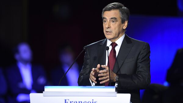 Former French prime minister and candidate for the right-wing Les Republicains (LR) party primaries ahead of the 2017 presidential election, Francois Fillon speaks during the second debate of the right-wing Les Republicains (LR) party primaries on November 3, 2016 at the salle Wagram venue in Paris. - سبوتنيك عربي